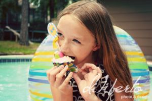 Pool Party-Circles-Cupcakes-3.jpg